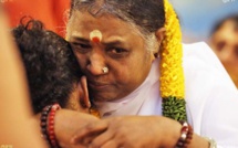 AMRITANANDAMAYI (AMMA) À L'ÎLE DE LA RÉUNION DU 20 AU 23 AVRIL 2016